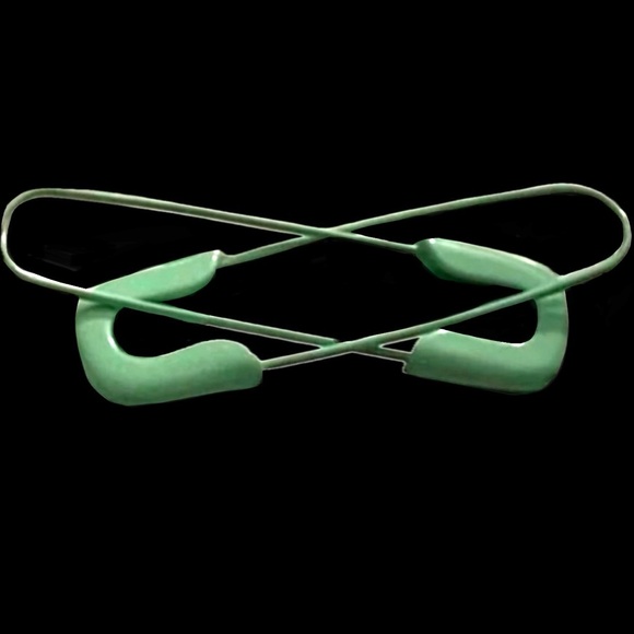 “Pastel Safety Pin” Green Diaper Pin Fastener Punk Kawaii Goth Punk Loop Earring - Picture 2 of 8
